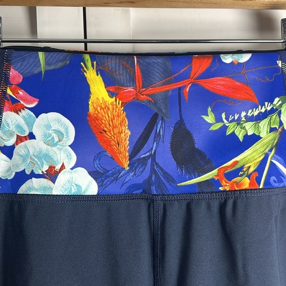 Athleta Tropical Precision Floral 7/8 Ankle Leggings Size Medium - Picture 5 of 11